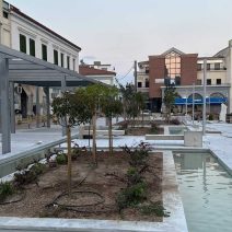 Αίγιο: «Μόστρα» η νέα κεντρική Πλατεία, βρωμάει και απειλεί την Δημόσια Υγεία ΦΩΤΟ