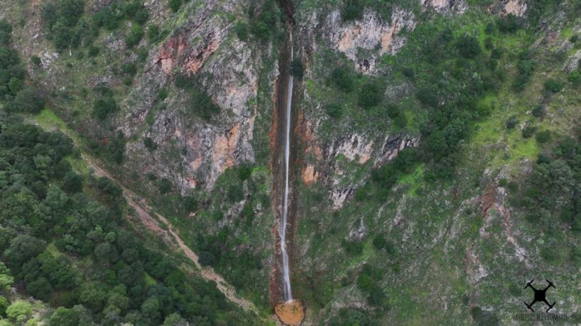 Αχαΐα: Σπάνιο καιρικό φαινόμενο στην Παναγοπούλα - Ο καταρράκτης στον «Ψηλόβραχο» ΒΙΝΤΕΟ