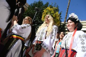 «Πλημμύρισε» παραδοσιακές φορεσιές και δρώμενα η πρωτεύουσα του Καρναβαλιού ΦΩΤΟΡΕΠΟΡΤΑΖ 59 «Πλημμύρισε» παραδοσιακές φορεσιές και δρώμενα η πρωτεύουσα του Καρναβαλιού ΦΩΤΟΡΕΠΟΡΤΑΖ