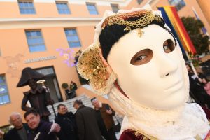 «Πλημμύρισε» παραδοσιακές φορεσιές και δρώμενα η πρωτεύουσα του Καρναβαλιού ΦΩΤΟΡΕΠΟΡΤΑΖ 54 «Πλημμύρισε» παραδοσιακές φορεσιές και δρώμενα η πρωτεύουσα του Καρναβαλιού ΦΩΤΟΡΕΠΟΡΤΑΖ