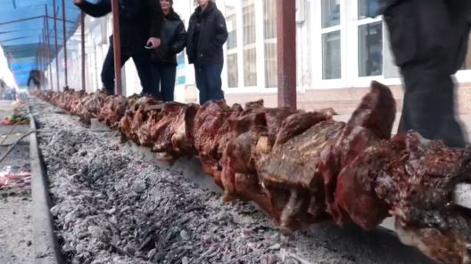 Αμφίκλεια: Κοντοσούβλι για ρεκόρ Γκίνες, 130 μ. με 800 κ. κρέας ΒΙΝΤΕΟ