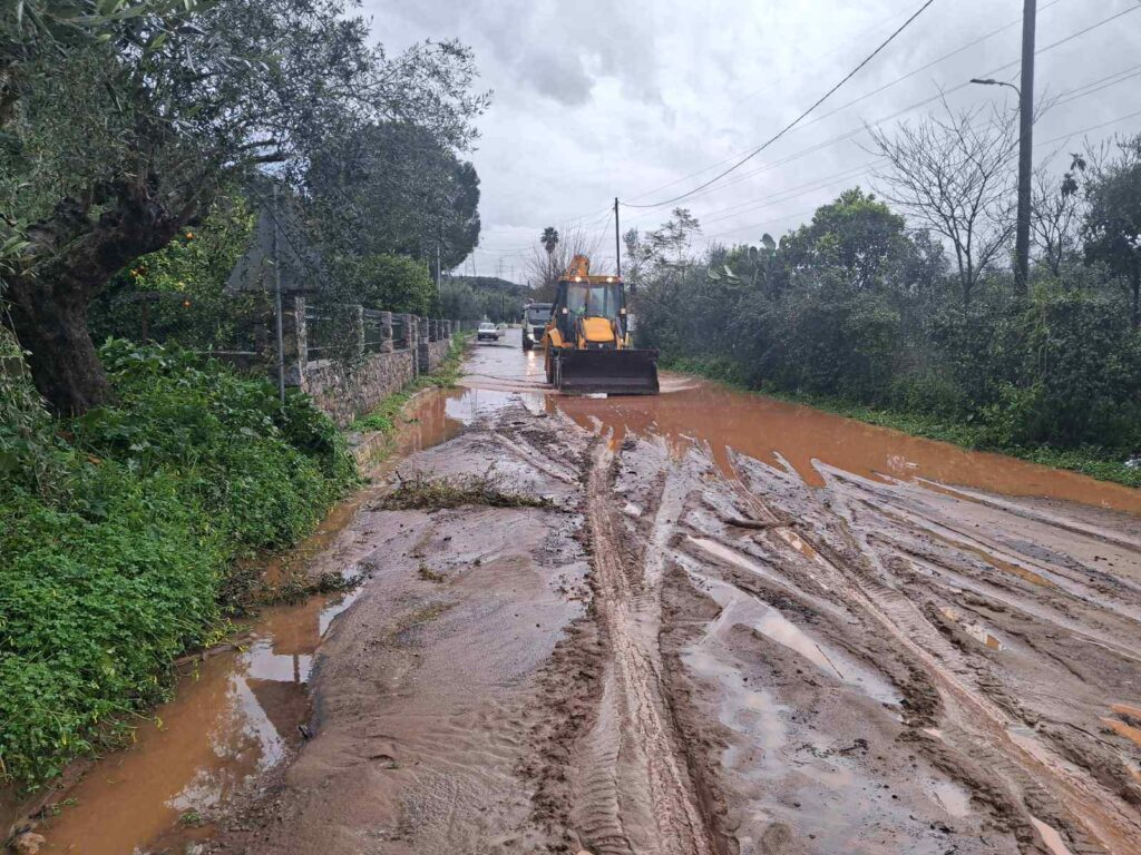 Μεσσηνία: Κατολισθήσεις και πλημμυρισμένοι δρόμοι από την ισχυρή βροχόπτωση ΦΩΤΟ