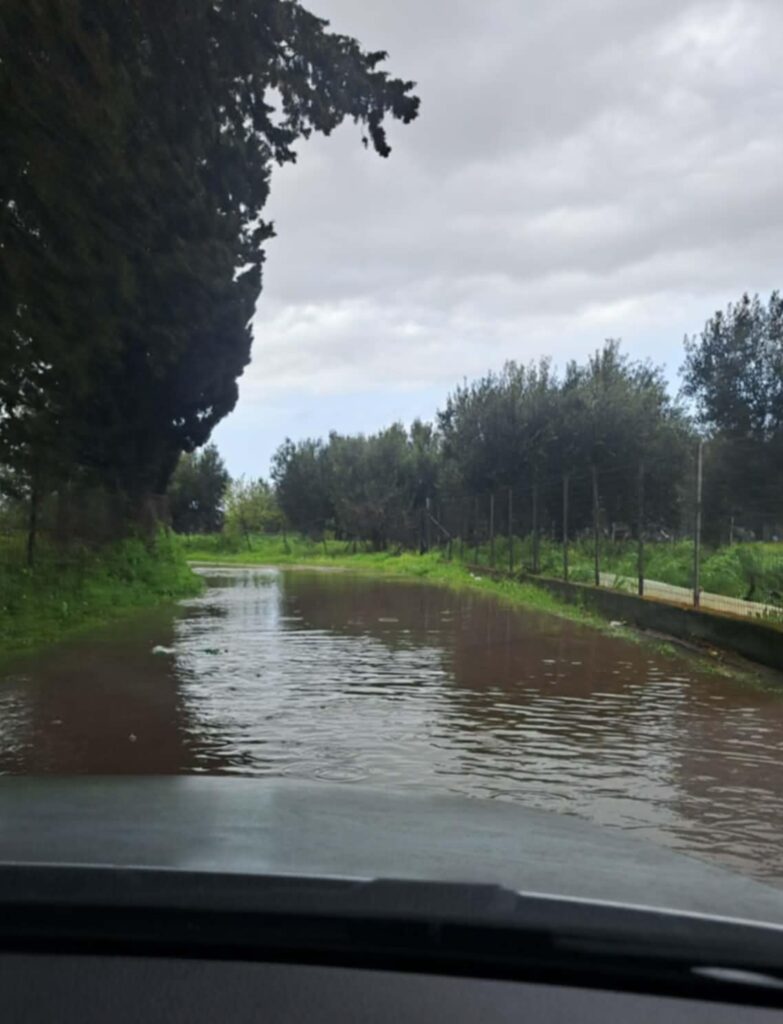 Αιτωλοακαρνανία: «Βυθίστηκε» στην βροχή το Νεοχώρι και οι κάτοικοι έτρεχαν να μην πνιγούν! ΑΠΙΣΤΕΥΤΕΣ ΦΩΤΟ