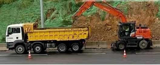 Πατρών - Πύργου: Κατολίσθηση κοντά στα διόδια - Άμεσα επενέβη η «Ολυμπία Οδός» ΦΩΤΟ