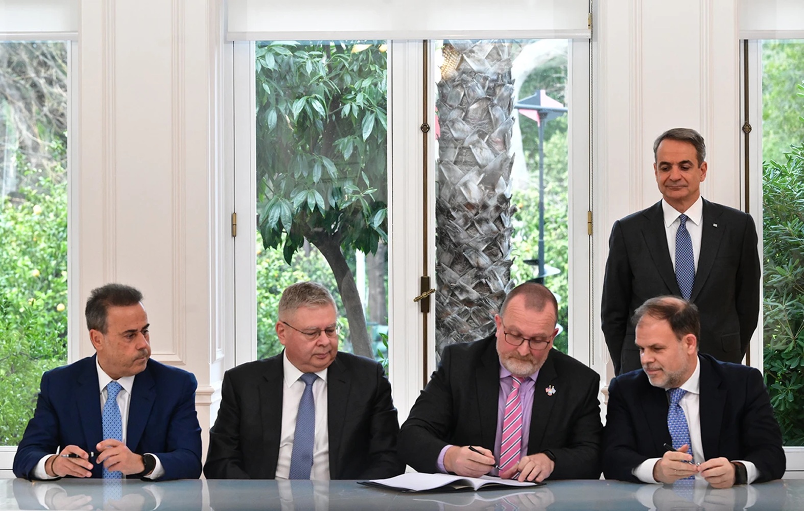 Υπογράφηκαν οι συμφωνίες με τη Chevron για έρευνες υδρογονανθράκων – Το μήνυμα Μητσοτάκη