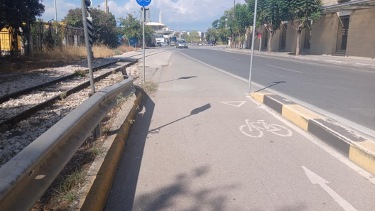 Πάτρα: Ποδηλατοδρόμος «παγίδα» δίπλα στις ράγες του τρένου - Πέφτει σαν τα… «κουνούπια» ο κόσμος ΦΩΤΟ