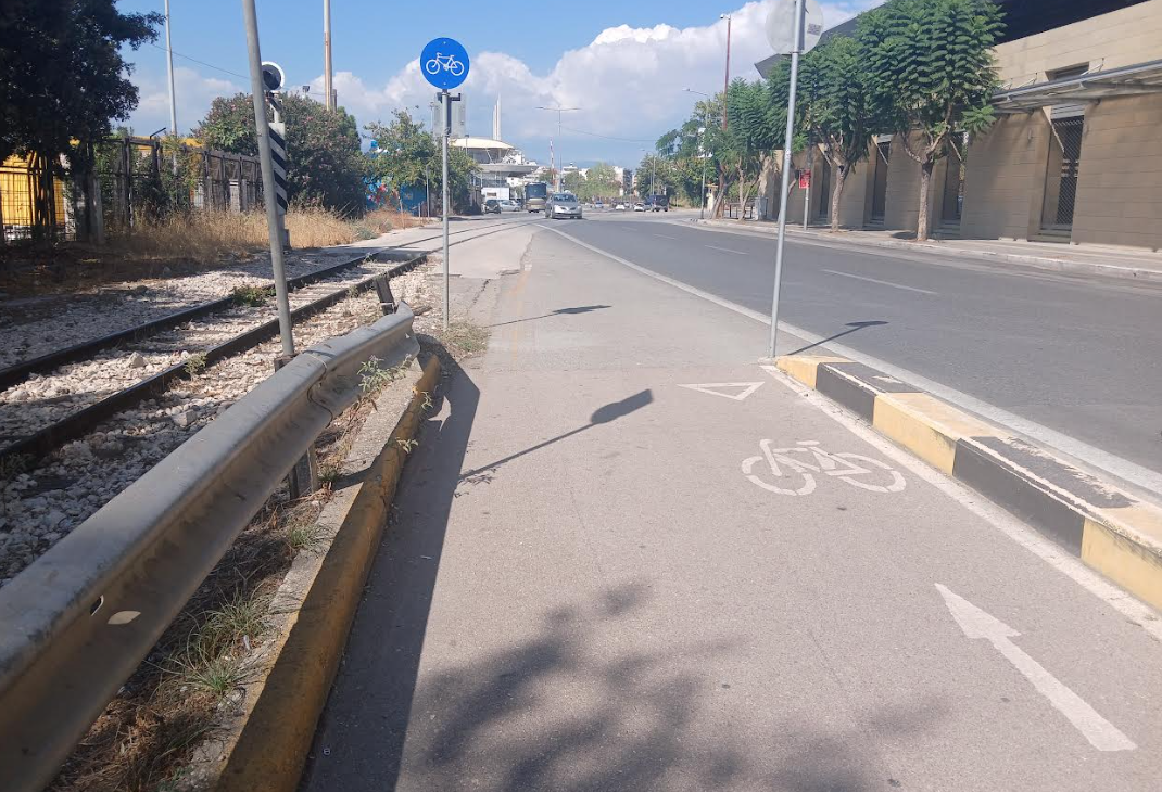 Πάτρα: Ποδηλατοδρόμος «παγίδα» δίπλα στις ράγες του τρένου - Πέφτει σαν τα… «κουνούπια» ο κόσμος ΦΩΤΟ 4 Πάτρα: Ποδηλατοδρόμος «παγίδα» δίπλα στις ράγες του τρένου - Πέφτει σαν τα… «κουνούπια» ο κόσμος ΦΩΤΟ