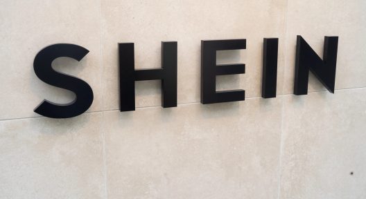 Shein: Έρευνα σε βάρος της για προϊόντα με παιδικά χαρακτηριστικά σεξουαλικού περιεχομένου