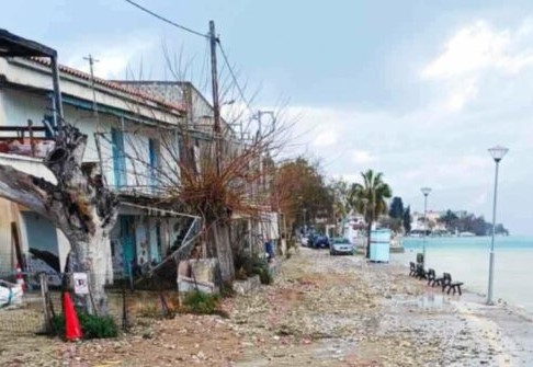Σελιανίτικα: Θαλασσοταραχή «έσκαψε» τον παραλιακό δρόμο! ΦΩΤΟ