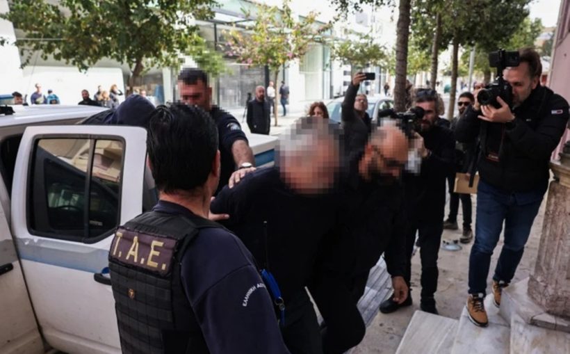 Ο αδελφοκτόνος προσέρχεται στον Εισαγγελέα Κρήτης