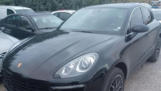 Eνα από τα κατασχεθέντα πολυτελή αυτοκίνητα του κυκλώματος