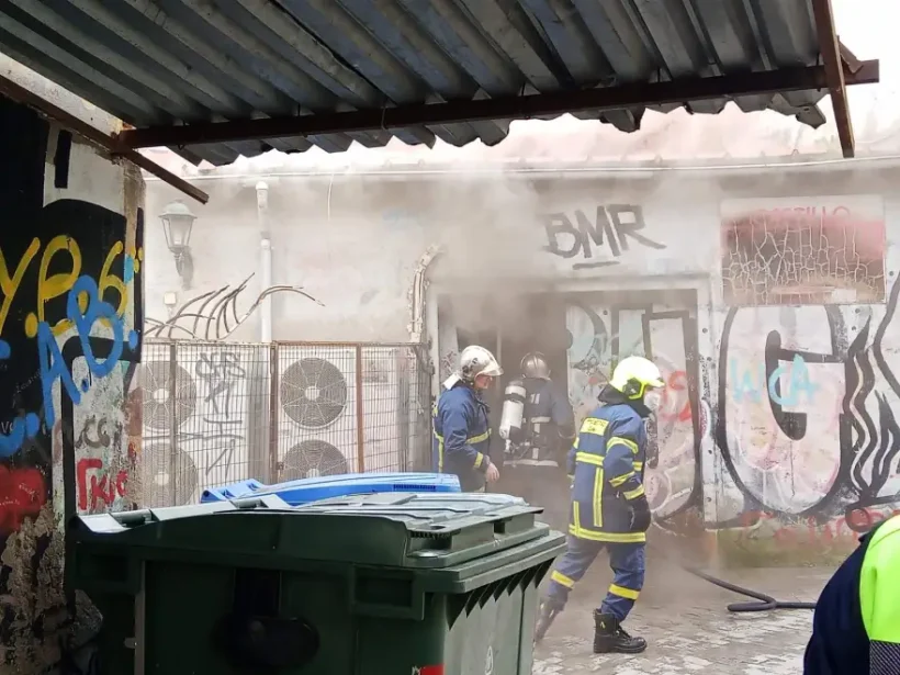 Αγρίνιο: Φωτιά σε κατάστημα υποδημάτων ΒΙΝΤΕΟ ΦΩΤΟ 24 Αγρίνιο: Φωτιά σε κατάστημα υποδημάτων ΒΙΝΤΕΟ ΦΩΤΟ