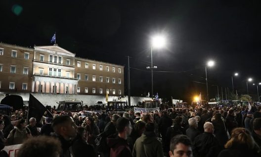 Διανυκτέρευση στο Σύνταγμα για τους αγρότες