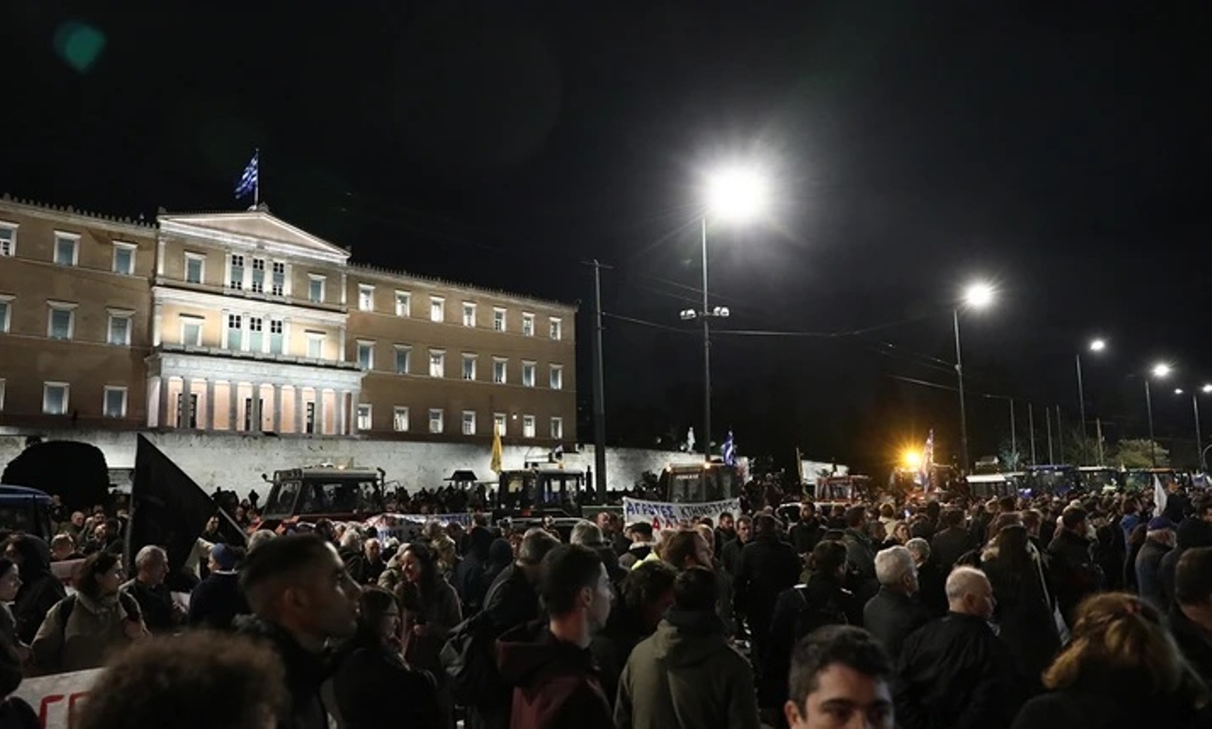 Διανυκτέρευση στο Σύνταγμα για τους αγρότες