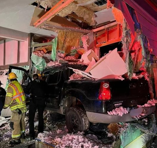 Αγροτικό «πέταξε» 30 μέτρα στον αέρα και καρφώθηκε σε σπίτι ΒΙΝΤΕΟ