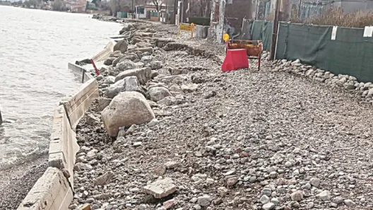 Αχαΐα: Σε Βενετία με «συντριβάνια» μετατράπηκε η παραλία Ελαιώνα! ΒΙΝΤΕΟ