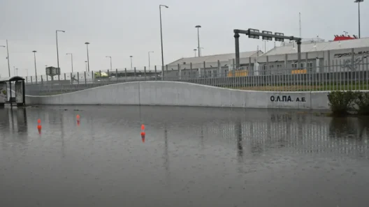 Πάτρα: Βρέθηκε λύση για τις πλημμύρες στην Ακτή Δυμαίων - Το καθοριστικό τηλεφώνημα Φαρμάκη στον Πελετίδη και το παρασκήνιο