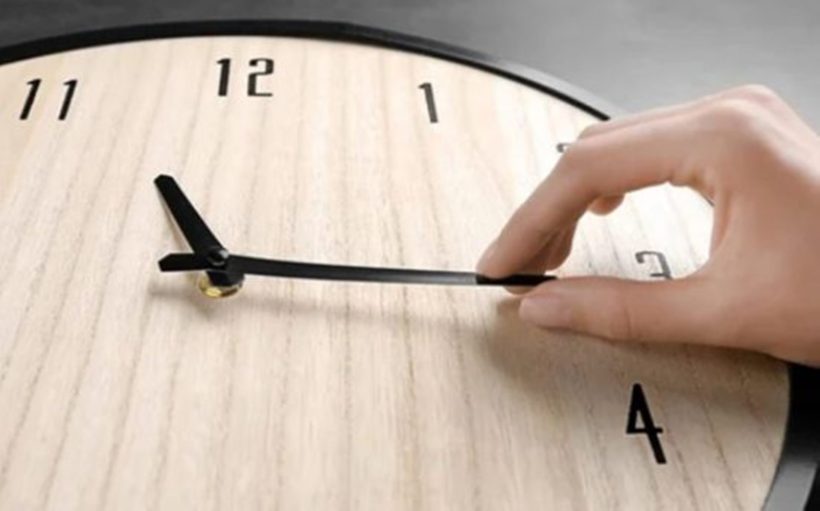 Αλλαξε η ώρα: Χάνουμε ή κερίζουμε ύπνο; - Η διαμάχη για την επικράτηση της θερινής