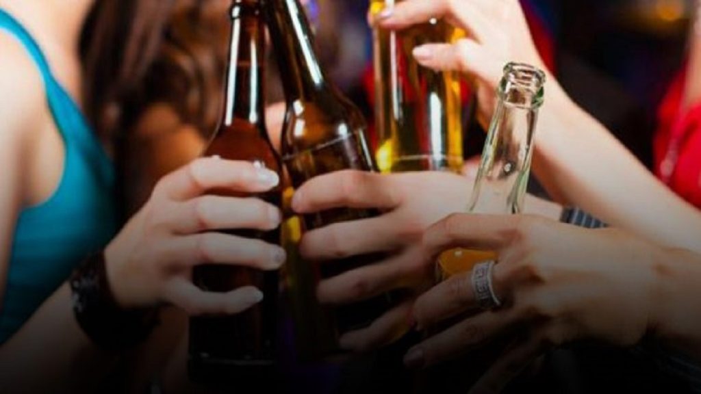 Αίγιο: Συνελήφθη ιδιοκτήτης καταστήματος για αλκοόλ σε ανήλικη