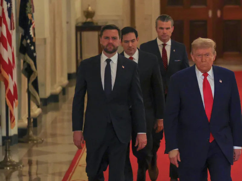 ΗΠΑ: Ο Τραμπ εξετάζει «περιορισμένο πλήγμα» στο Ιράν, με τελεσίγραφο 10 ημερών στο Ιράν