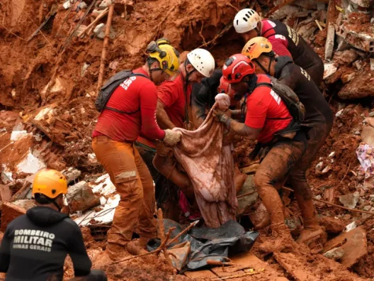 Βραζιλία: Δεκάδες οι νεκροί και έρευνες εντοπισμού αγνοουμένων λόγω των πλημμυρών