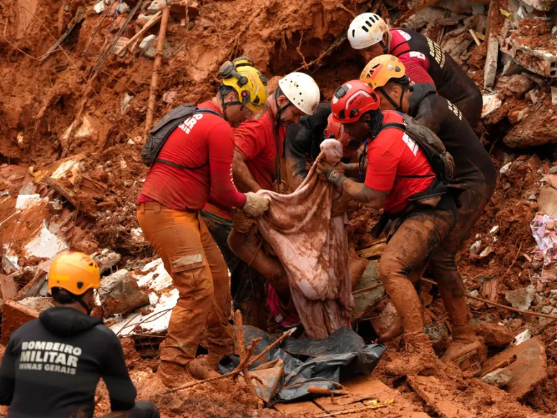Βραζιλία: Δεκάδες οι νεκροί και έρευνες εντοπισμού αγνοουμένων λόγω των πλημμυρών