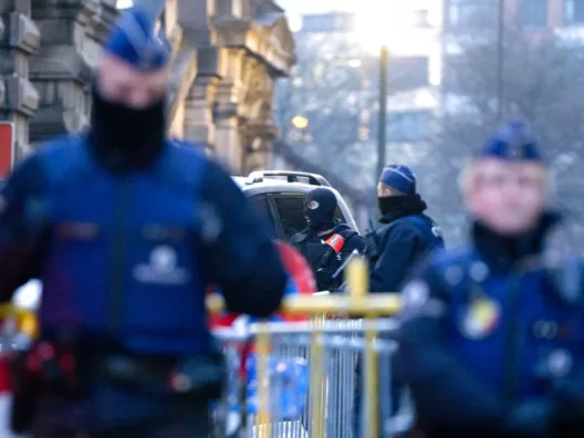 Έφοδος της Αστυνομίας στην Κομισιόν για πώληση ακινήτων 900 εκατ.€ - Με εντολή της Ευρωπαϊκής Εισαγγελίας