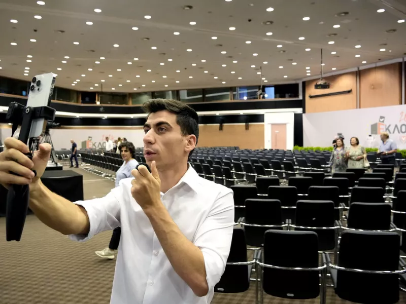 Κύπρος: Σάλος με τον ευρωβουλευτή Φειδία και την βίλα του 27 Κύπρος: Σάλος με τον ευρωβουλευτή Φειδία και την βίλα του