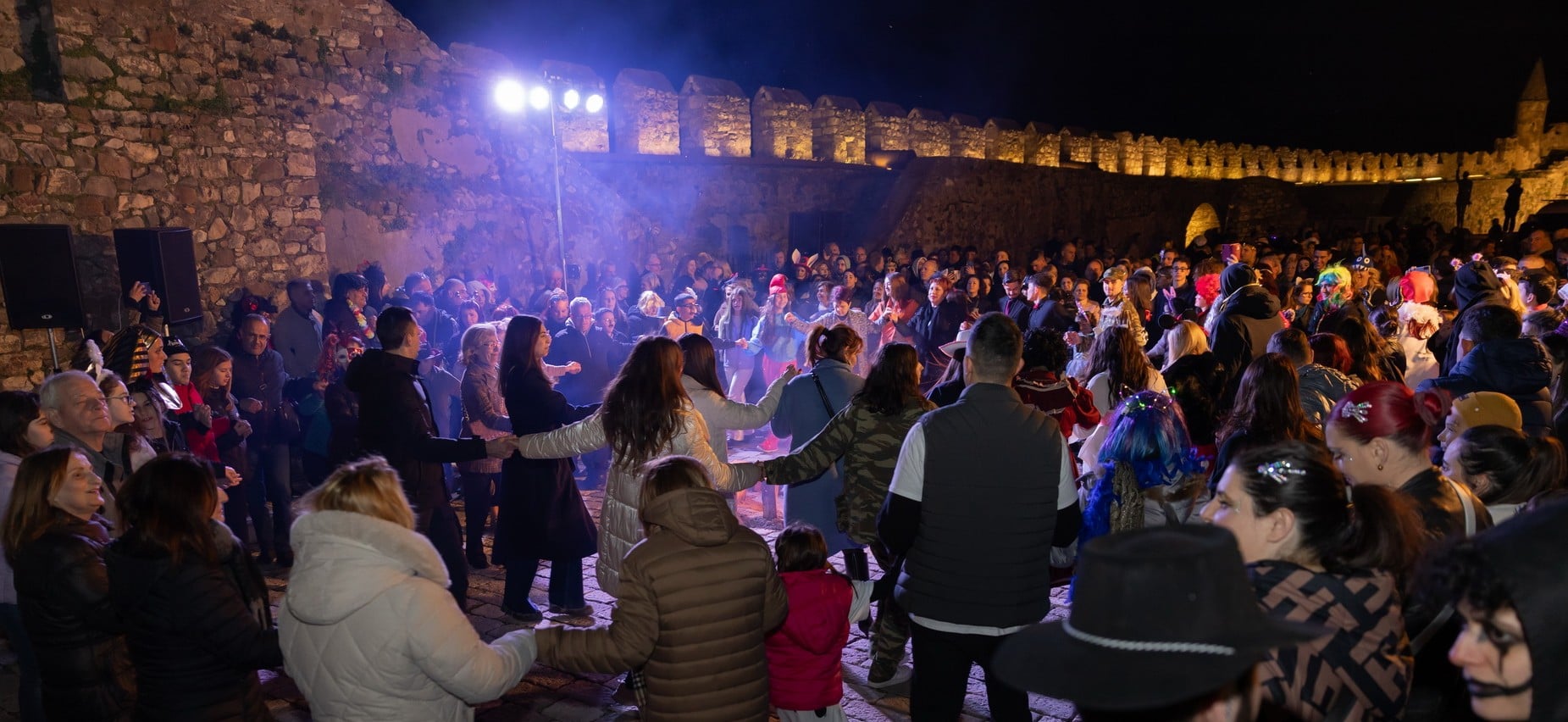 Πλήθος κόσμου και το τριήμερο της Αποκριάς στη Ναύπακτο ΦΩΤΟ