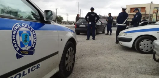 Πάτρα: Συνελήφθη άνδρας για οκτώ κλοπές, διαφεύγει ανήλικος - Όλες οι λεπτομέρειες 26 Πάτρα: Συνελήφθη άνδρας για οκτώ κλοπές, διαφεύγει ανήλικος - Όλες οι λεπτομέρειες