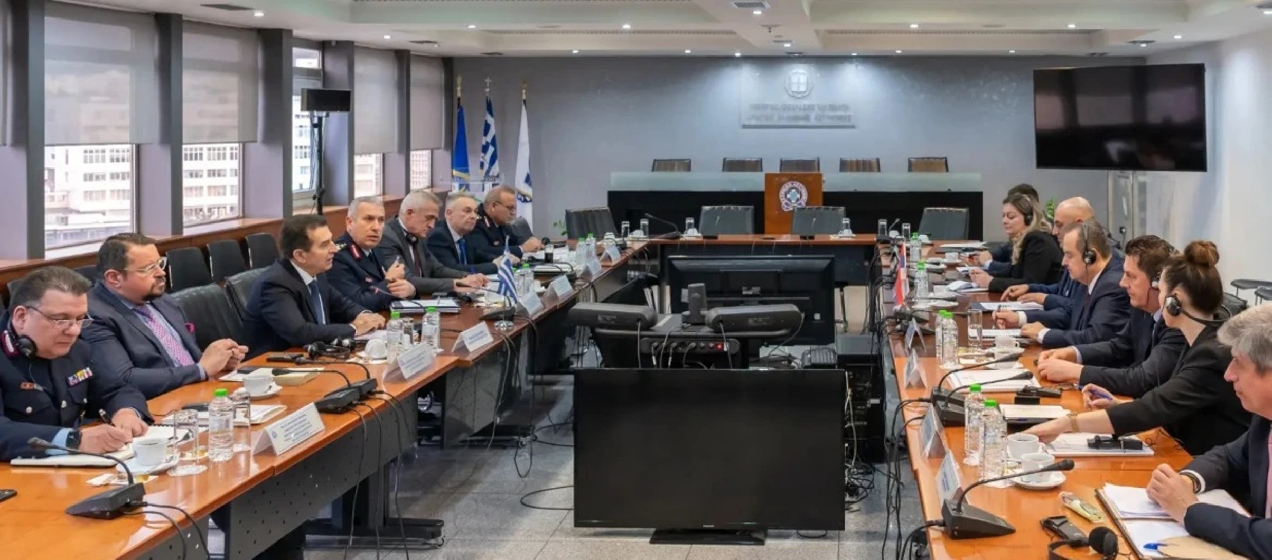 Από κοινού περιπολίες Ελλήνων και Σέρβων αστυνομικών στη Ζάκυνθο 4 Από τη σύσκεψη στο υπουργείο Προστασίας του Πολίτη