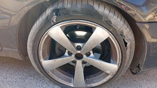 Πατρών - Τριπόλεως: Σοβαρό περιστατικό με ΙΧ που έπεσε σε βαθιά λακκούβα ΒΙΝΤΕΟ - ΦΩΤΟ