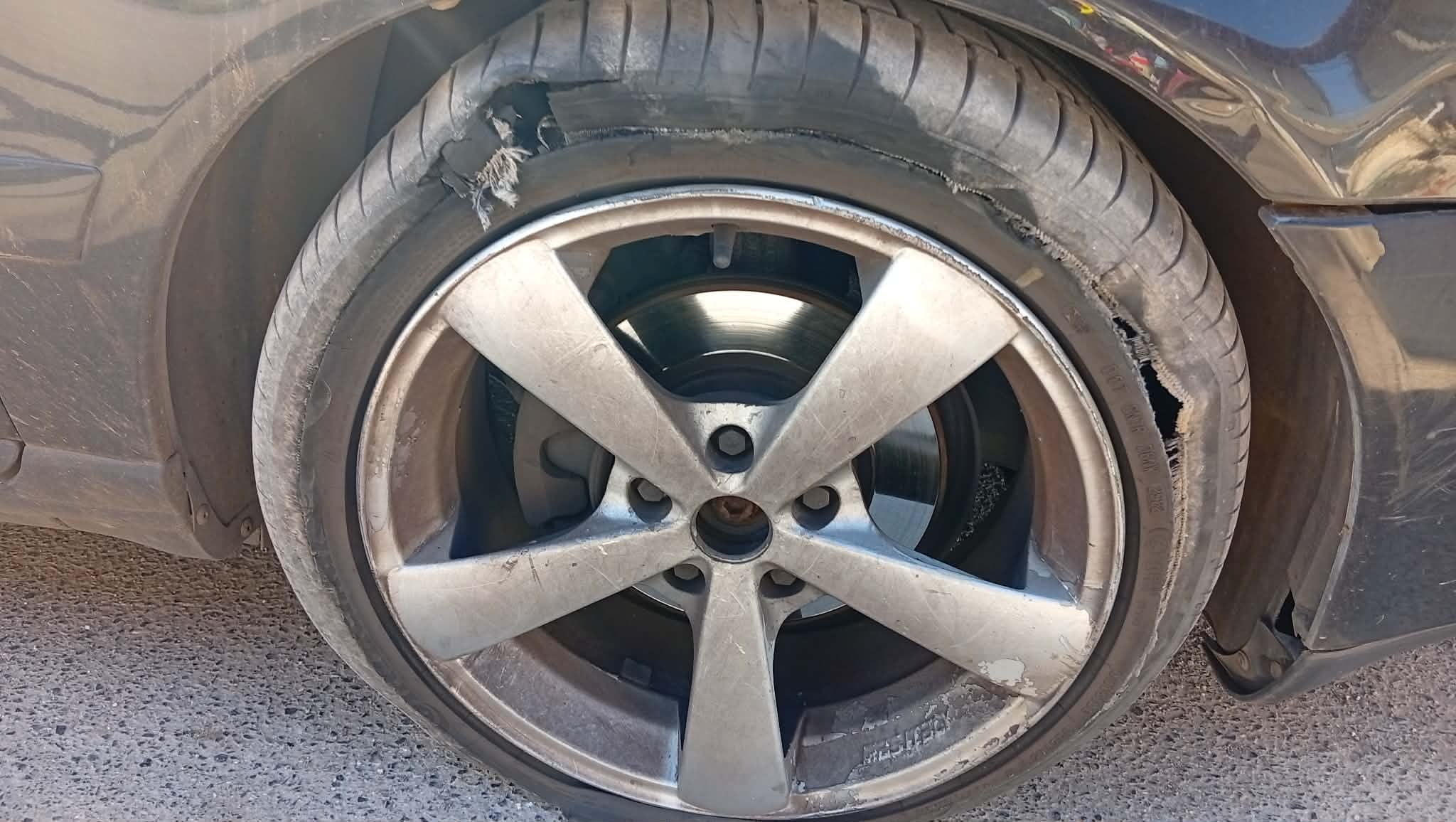 Πατρών – Τριπόλεως: Σοβαρό περιστατικό με ΙΧ που έπεσε σε βαθιά λακκούβα ΒΙΝΤΕΟ – ΦΩΤΟ