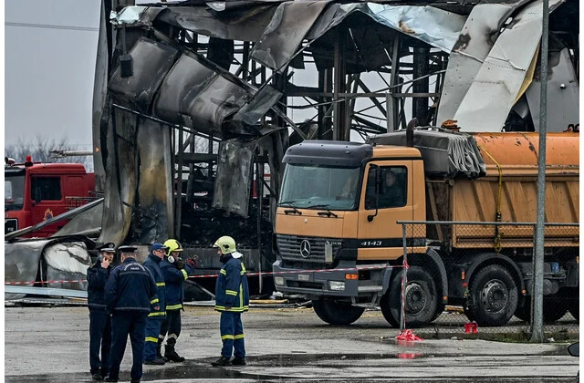 «ΒΙΟΛΑΝΤΑ» Διακόπηκαν οι έρευνες υπό τον φόβο νέας έκρηξης 29 «ΒΙΟΛΑΝΤΑ» Διακόπηκαν οι έρευνες υπό τον φόβο νέας έκρηξης