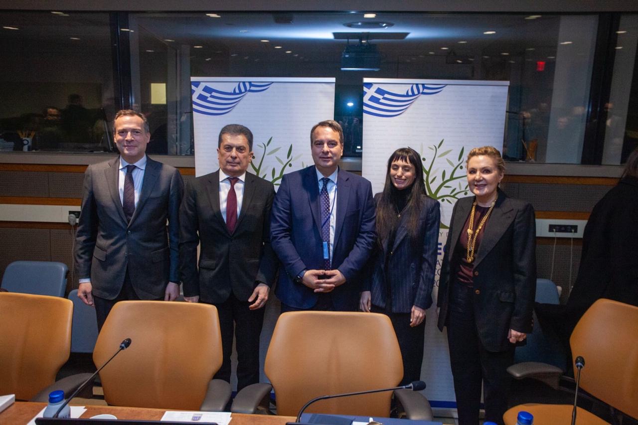 Ο Ναυπάκτιος Θ. Παπαθανάσης στη Νέα Υόρκη για την Ελληνική Γλώσσα ΦΩΤΟ