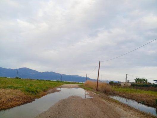 Αιγιάλεια: Πλημμύρισαν δρόμοι και κτήματα - Σε Ακολη και Πλάτανο