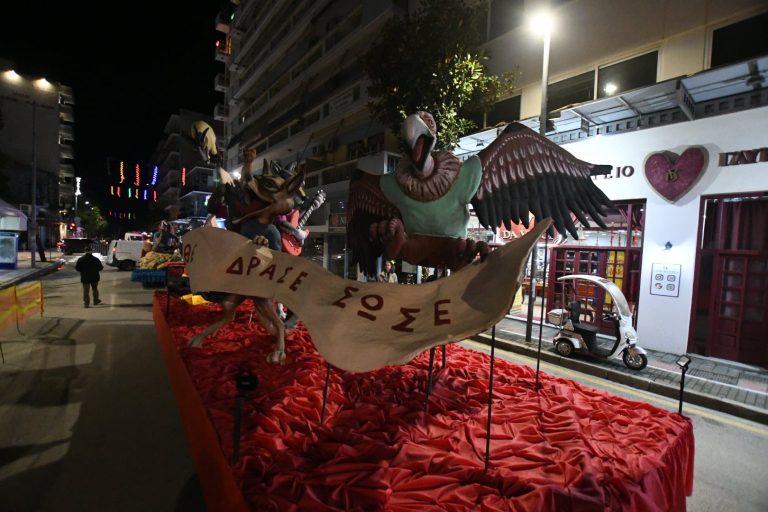 Πάτρα: Ρομποτική και εφέ φέτος στα άρματα - Το Πανεπιστήμιο έδειξε το μέλλον με σεβασμό στην παράδοση ΦΩΤΟ