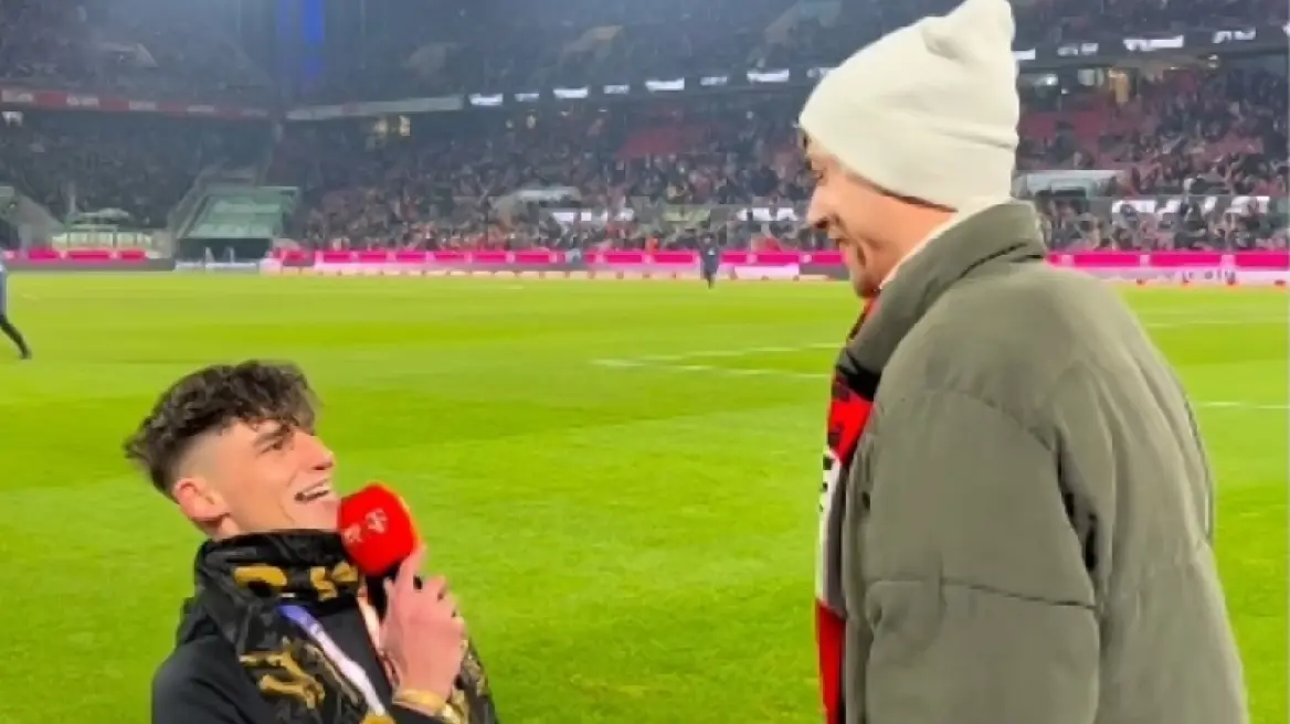 Διαιτητής έκανε πρόταση γάμου στον σύντροφό του, μπροστά σε χιλιάδες οπαδούς ΦΩΤΟ 32 Διαιτητής έκανε πρόταση γάμου στον σύντροφό του, μπροστά σε χιλιάδες οπαδούς ΦΩΤΟ