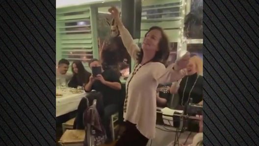 Ο χορός της Αννας Διαμαντοπούλου