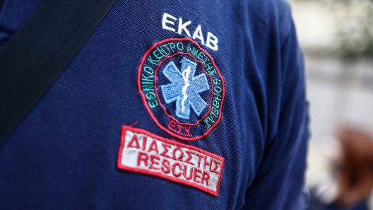 ΕΔΕ για τον διασώστη «τραγουδιστή», πήρε το μικρόφωνο ενώ υπήρχε λιπόθυμη γυναίκα! ΒΙΝΤΕΟ