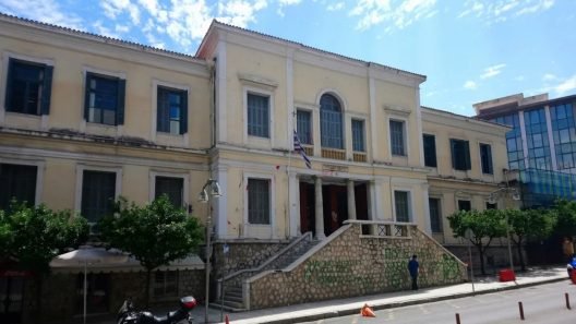 Εγκατέλειψε στα Δικαστήρια Λαμίας το παιδί της με αυτισμό