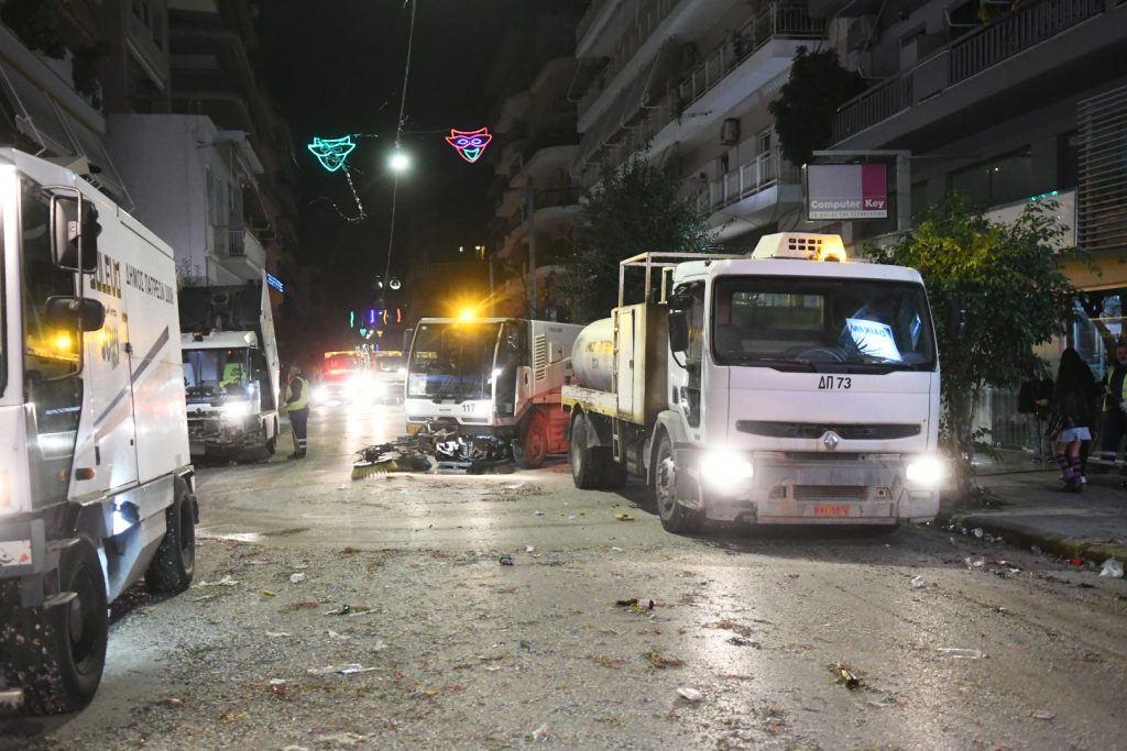 Πάτρα: Αλλοι καρναβαλίζονται και άλλοι ...καθαρίζουν, η «μάχη» των συνεργείων του Δήμου ΦΩΤΟ 25 Πάτρα: Αλλοι καρναβαλίζονται και άλλοι ...καθαρίζουν, η «μάχη» των συνεργείων του Δήμου ΦΩΤΟ