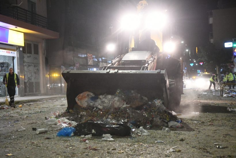 Πάτρα: Αλλοι καρναβαλίζονται και άλλοι ...καθαρίζουν, η «μάχη» των συνεργείων του Δήμου ΦΩΤΟ 24 Μηχανήματα έργου στη «μάχη» για τον καθαρισμό της Πάτρας