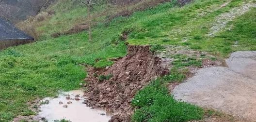 Δροσάτο Καλαβρύτων: Σε κίνδυνο κατοικία - Υποχώρησε το έδαφος ΦΩΤΟ