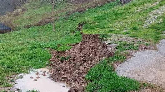 Δροσάτο Καλαβρύτων: Σε κίνδυνο κατοικία - Υποχώρησε το έδαφος ΦΩΤΟ
