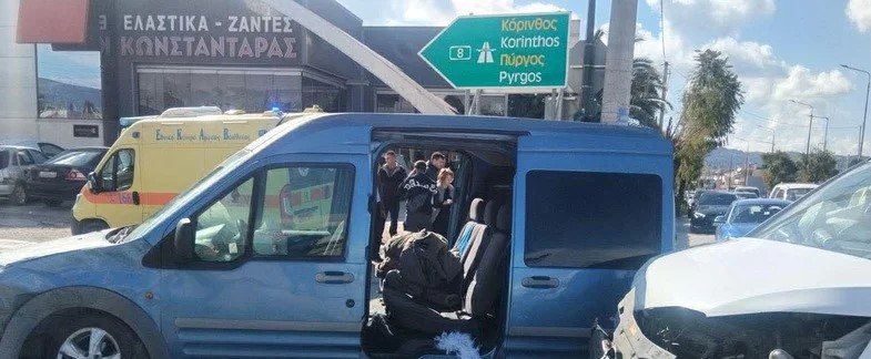 Πάτρα: Τραυματισμοί και υλικές ζημιές σε τροχαίο ΦΩΤΟ 25 Πάτρα: Τραυματισμοί και υλικές ζημιές σε τροχαίο ΦΩΤΟ