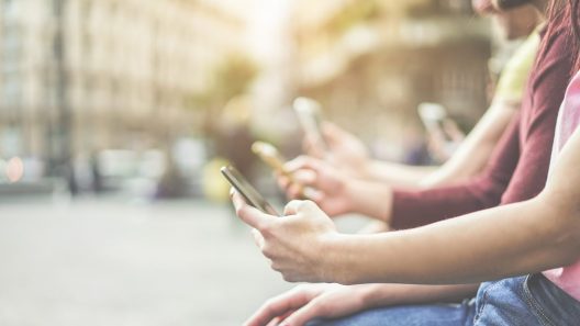 Ινδία: Νεκρές τρεις ανήλικες, πήδηξαν από το μπαλκόνι γιατί ο πατέρας τους... τους πήρε τα κινητά