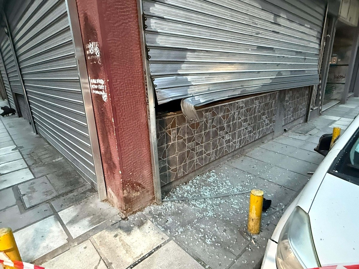 Θεσσαλονίκη: Έκρηξη από γκαζάκι σε πολυκατοικία 32 Θεσσαλονίκη: Έκρηξη από γκαζάκι σε πολυκατοικία