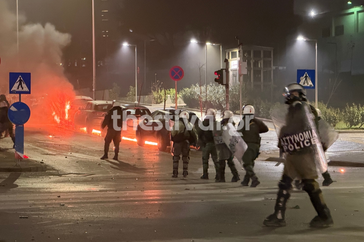 Θεσσαλονίκη: «Κόλαση» σε σοβαρά επεισόδια, 309 οι προσαγωγές ΒΙΝΤΕΟ - ΦΩΤΟ 30 Θεσσαλονίκη: «Κόλαση» σε σοβαρά επεισόδια, 309 οι προσαγωγές ΒΙΝΤΕΟ - ΦΩΤΟ