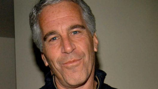 «Αγνωστο» βίντεο από τη στιγμή που ο Επστιν εντοπίζεται νεκρός στη φυλακή